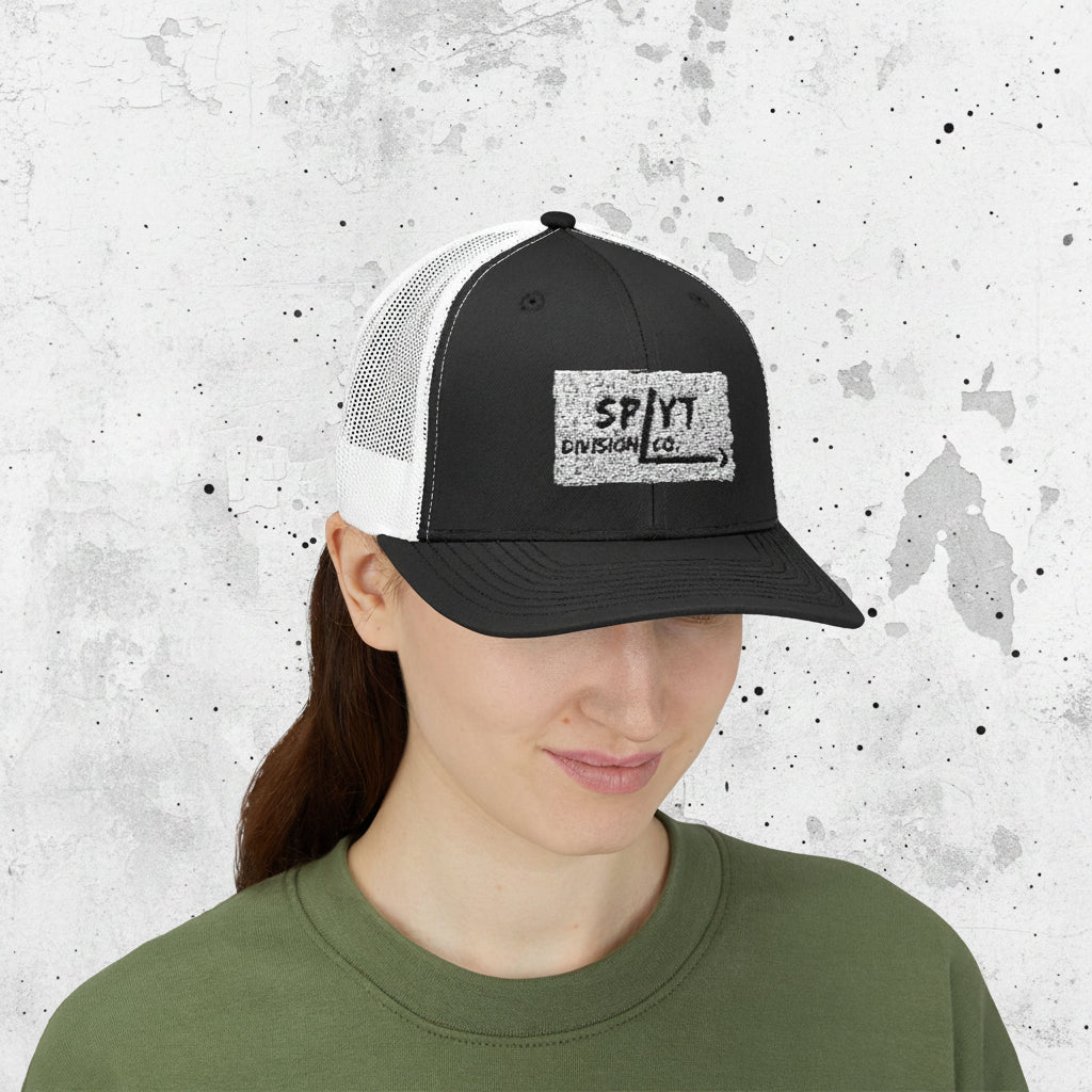 SPLYT DIVISION Essential Snapback Trucker Cap - Black / White